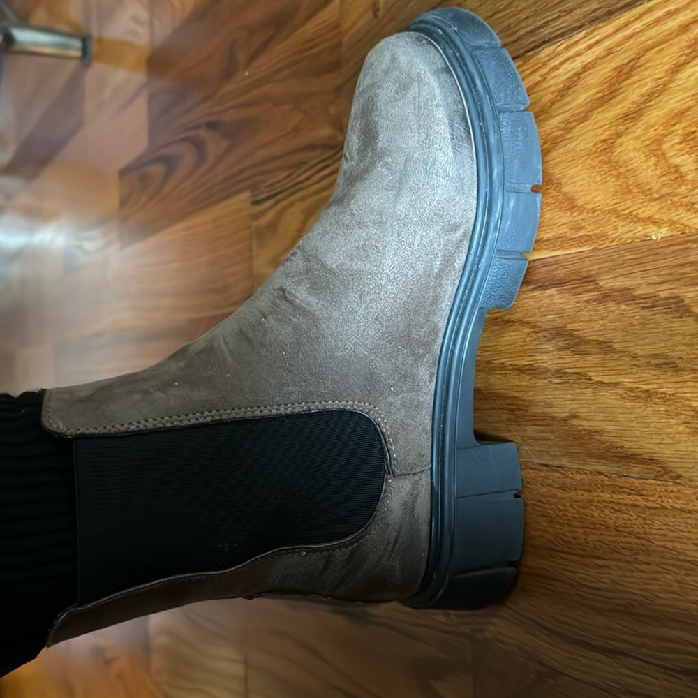 Suede pull on combat boots